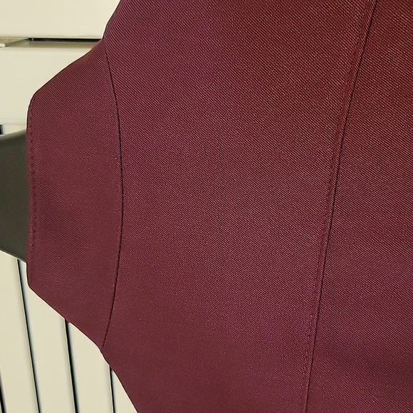 Burgandy lined jacket with fabric belt and matching lined trousers. Sz 12 - Picture 5 of 11